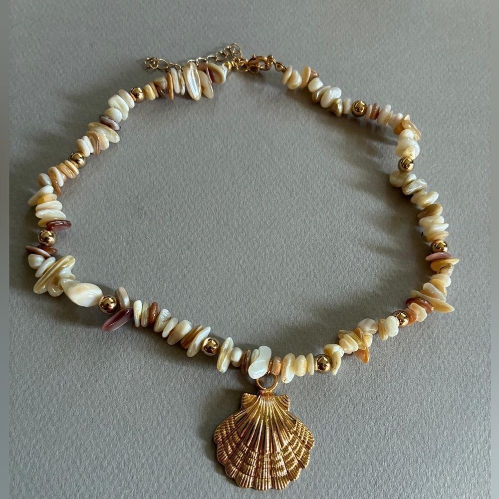 Gold Shell Necklace with Beads M586 - Picture 3 of 4
